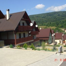 Strešné plášte - rekreačné chaty v Regetovke.